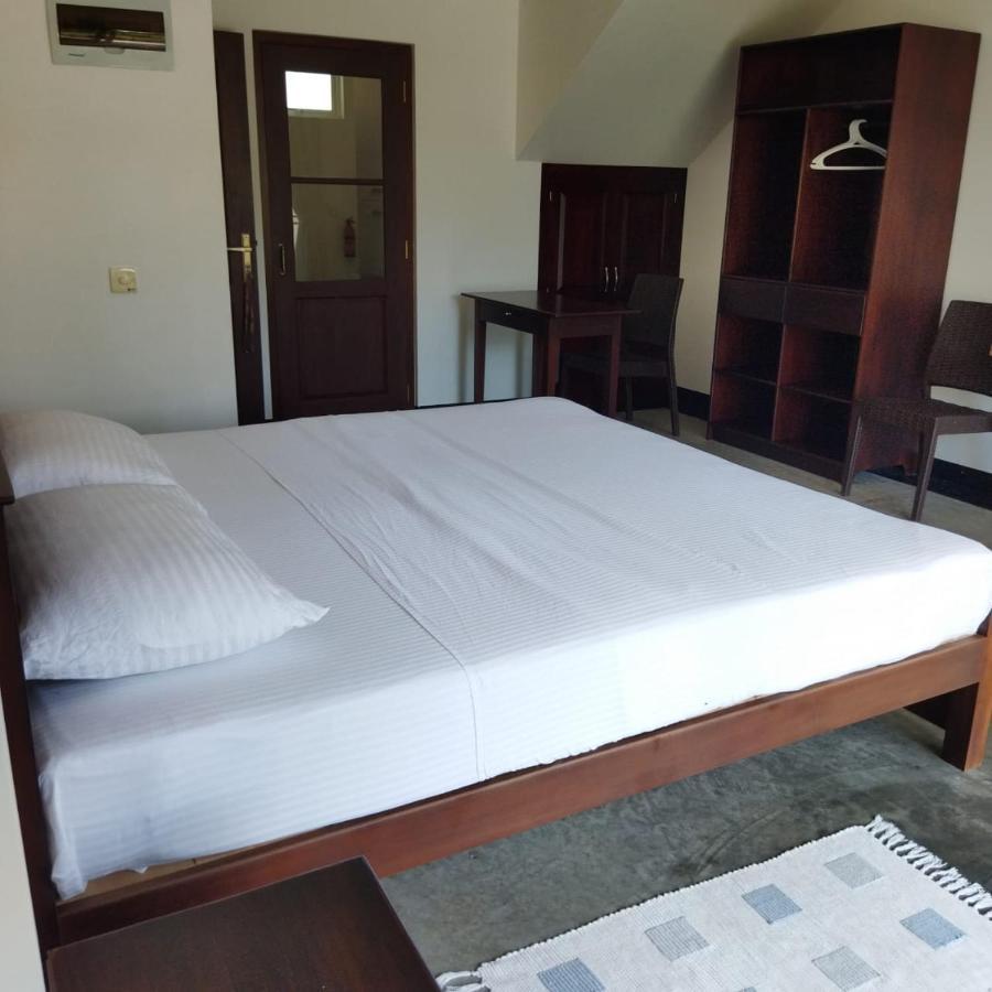 Edelweiss Residence Hikkaduwa Buitenkant foto