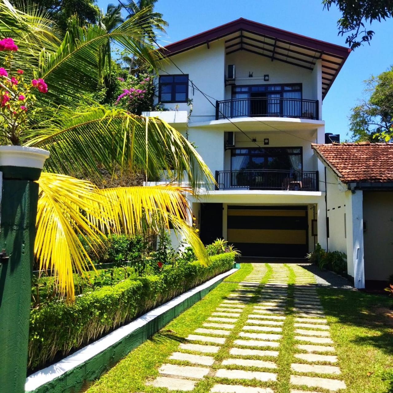 Edelweiss Residence Hikkaduwa Buitenkant foto