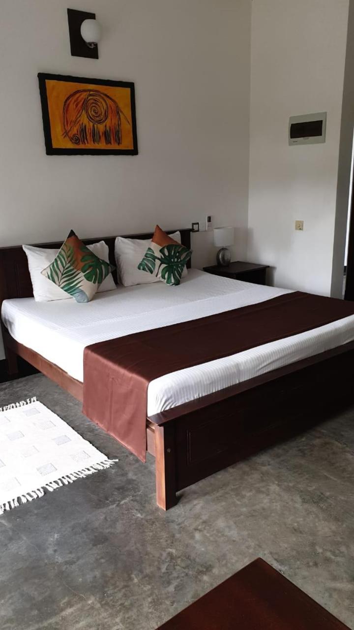 Edelweiss Residence Hikkaduwa Buitenkant foto